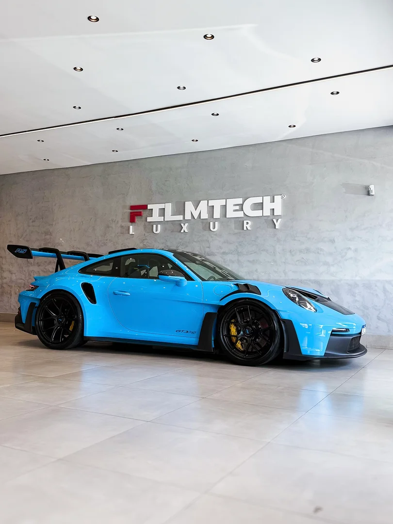 Carro de luxo com PPF aplicado